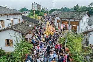 利物浦平曼联有57158名球迷来安菲尔德看球，英超时代新纪录